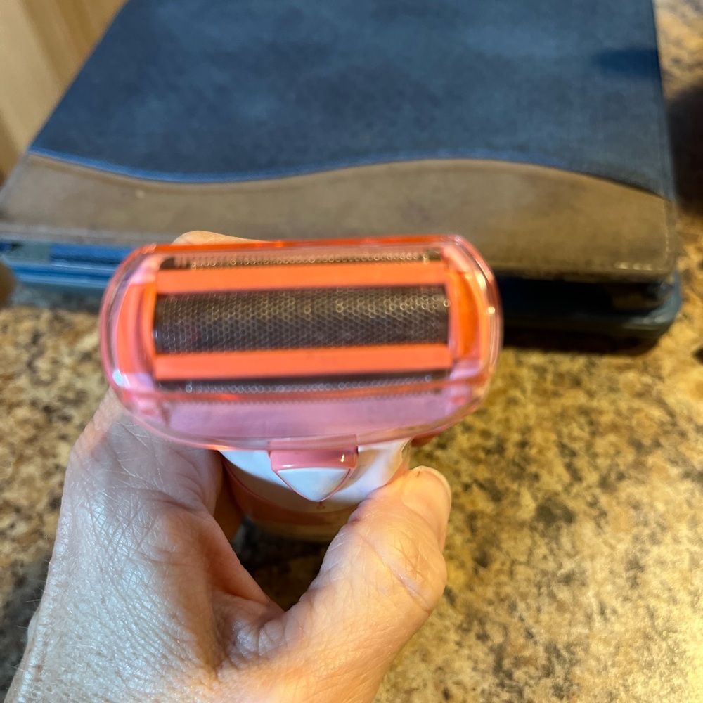 Philips Satin Shaver- Battery operated - Picture 3 of 3